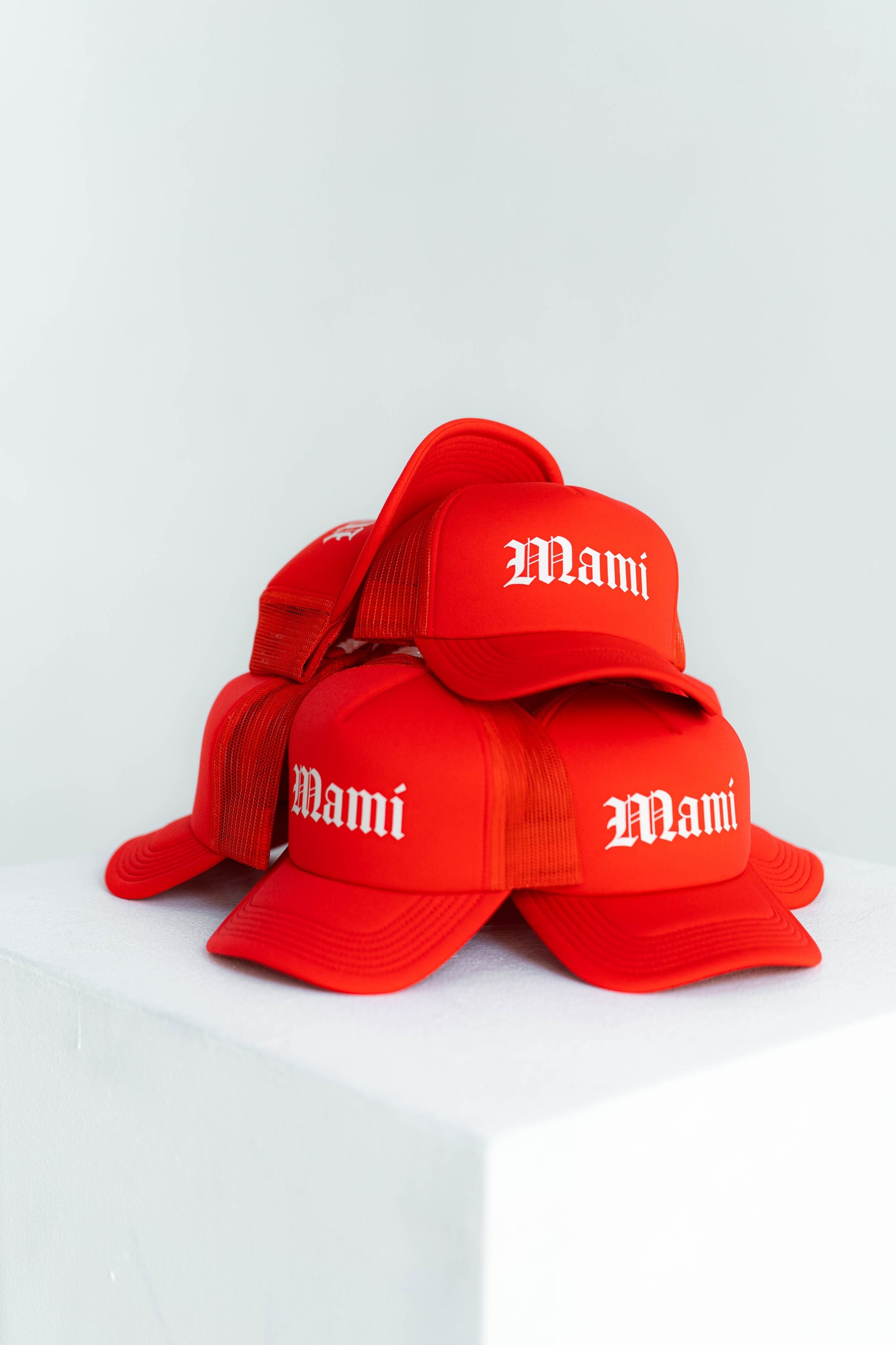 Mami Hat